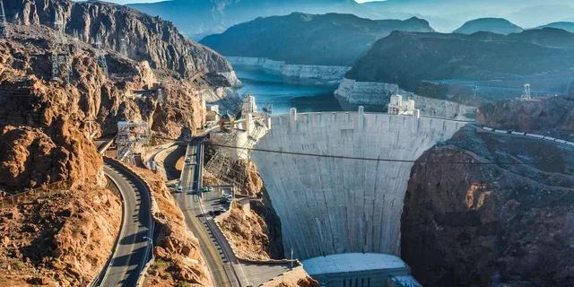 Las Vegas Hoover Dam Walk on Top Tour 4 hr - Image 6