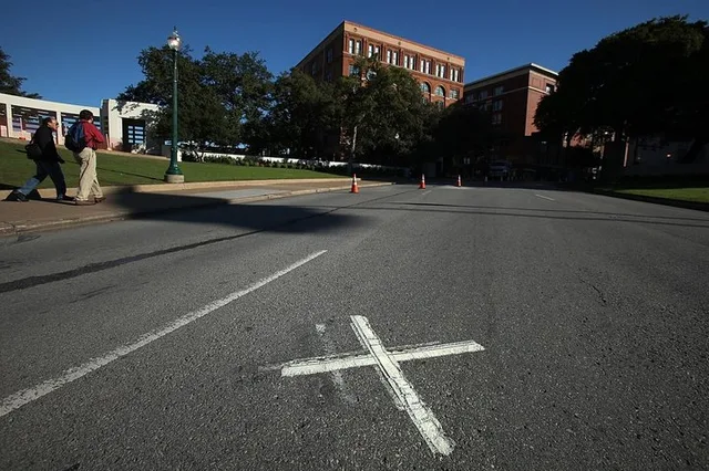 Dallas JFK Bus Tour with Oswald Rooming House - Image 2