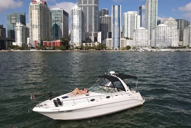 Miami Yacht Cruise - Image 1