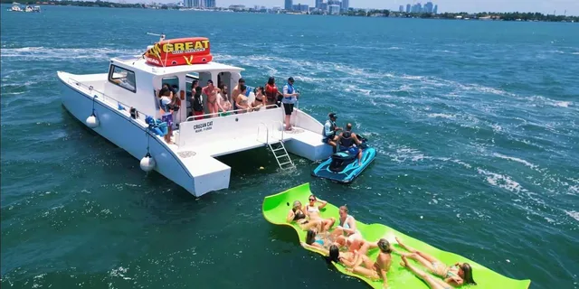Miami Party Boat with Jet Ski and Open Bar 3 hr - Image 2