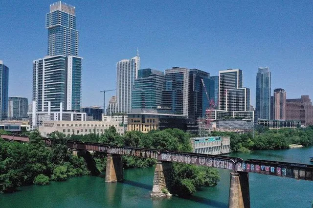 Austin Walking Tour of Downtown - Image 6