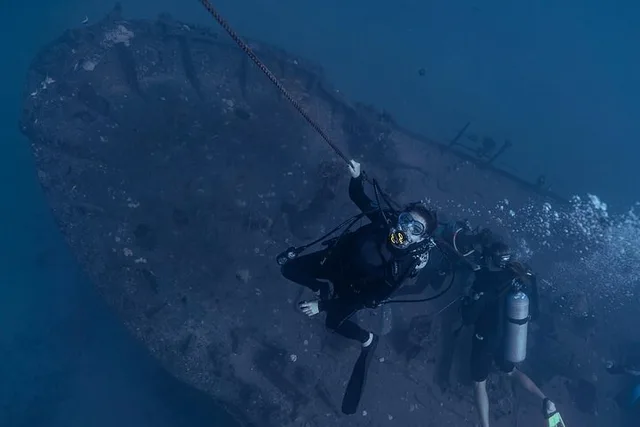 Waikiki 2-Tank Wreck and Reef Boat Dive - Image 4