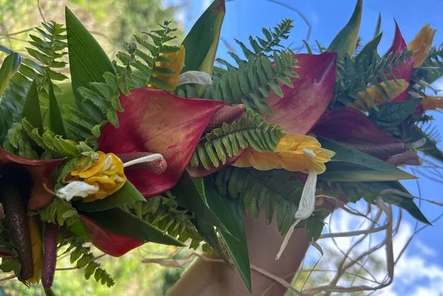 Hilo Floral Crown Weaving - Image 2