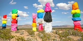 Las Vegas Hoover Dam and 7 Magic Mountains Tour