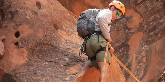 Moab Rappelling Tour in Dad Gum Canyon - Image 4