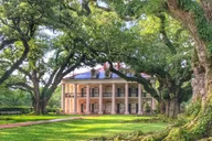 New Orleans Oak Alley Plantation Tour with Transportation thumbnail 1