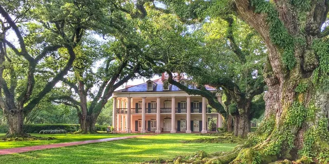 New Orleans Oak Alley Plantation Tour with Transportation - Image 1