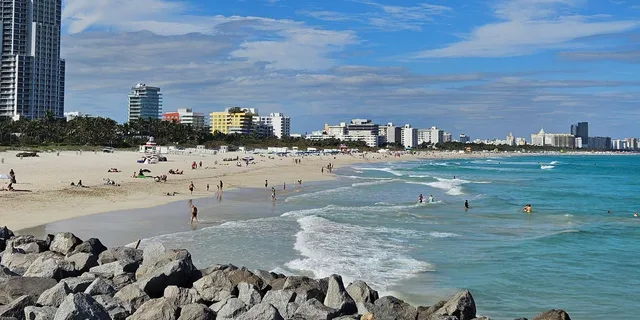 Miami Beach City Highlights Bike Tour - Image 3