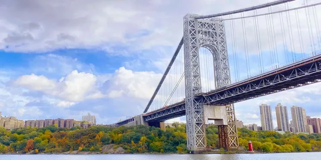 New York City Fall Foliage Cruise - Image 3