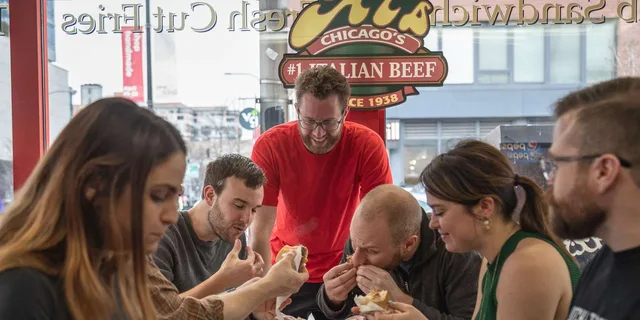 Chicago Food and Architecture Walking Tour - Image 5