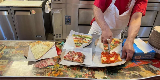 New York City Walking Tour and Pizza Tasting - Image 5