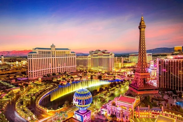 Los Angeles to Yellowstone and Vegas Tour - Image 2