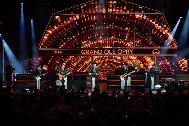 Nashville Grand Ole Opry Experience with Lounge Access - Image 1