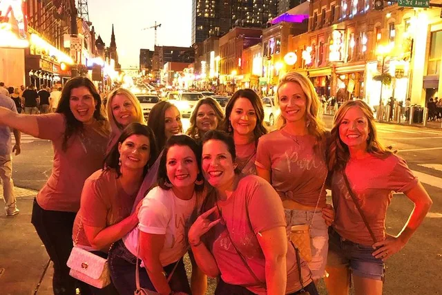 Nashville Pub Crawl with Moonshine and Craft Beer 2 hr - Image 4