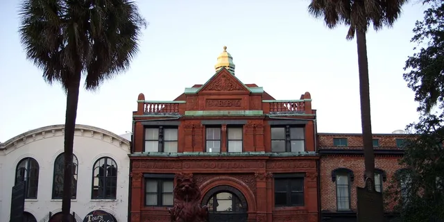 Savannah Historic District Walking Tour - Image 5