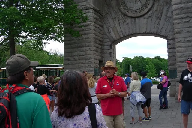 Niagara Falls Walking Tour with Maid of the Mist - Image 1