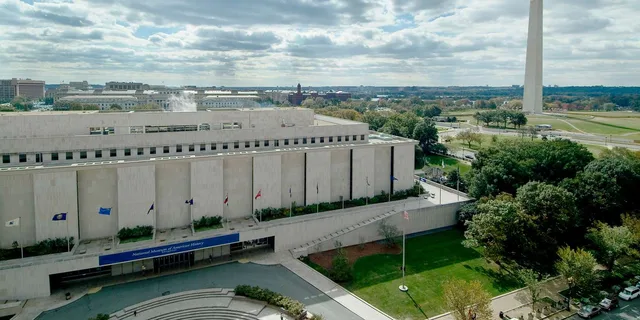 Washington D.C. Smithsonian Museum of American History Tour - Image 5