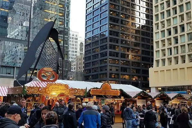 Chicago Christmas Loop Tour - Image 5