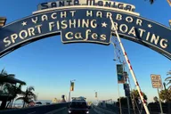 Los Angeles Private City Tour in an SUV thumbnail 1