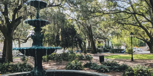 Savannah Historic District and Bonaventure Cemetery Private Tour - Image 4