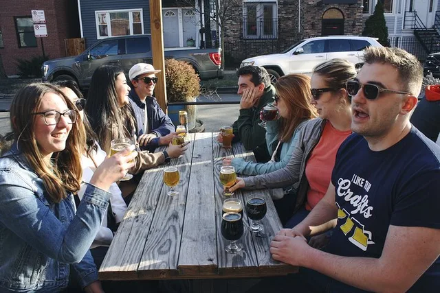 Chicago Brewery Walking Tour in Malt Row - Image 6