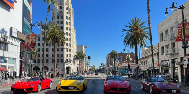 Los Angeles Ferrari Tour to Hollywood Sign 50 Min - Image 6