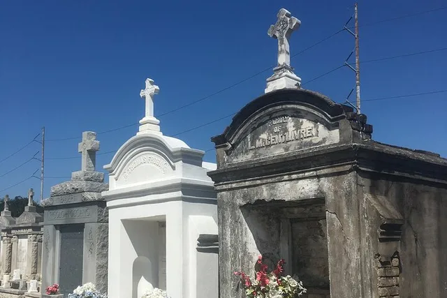 New Orleans St. Roch Cemetery Walking Tour - Image 6