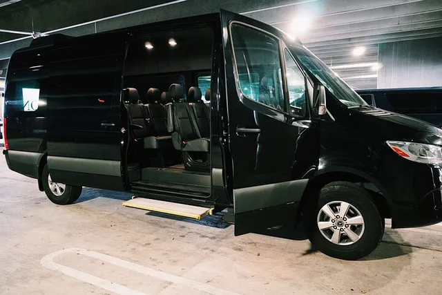 New Orleans Chauffeur Driven Airport Transfer - Image 2
