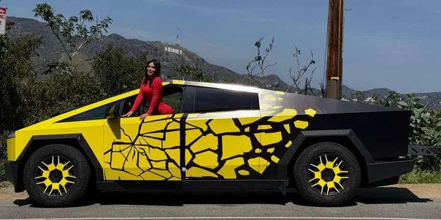Los Angeles Hollywood Sign Tesla Cybertruck Tour 30 min - Image 6