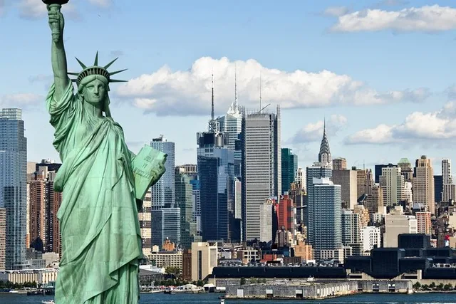 Newark Airport to New York Private SUV Transfer - Image 4