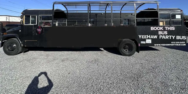 Nashville Roofless Party Bus Tour - Image 1
