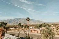 Los Angeles to Palm Springs Chauffeur Transfer thumbnail 3