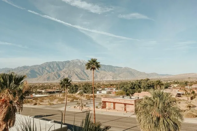 Los Angeles to Palm Springs Chauffeur Transfer - Image 3