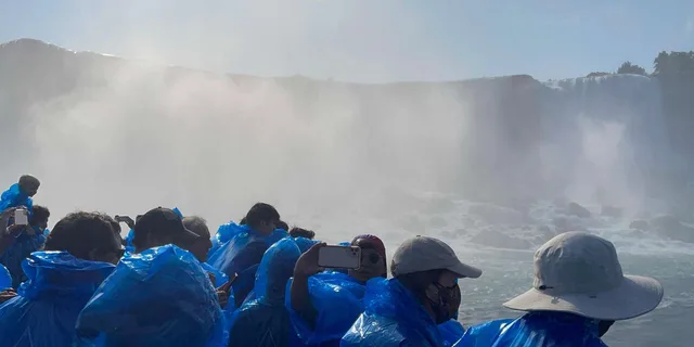 Niagara Falls Maid of the Mist Boat and Walking Tour - Image 5