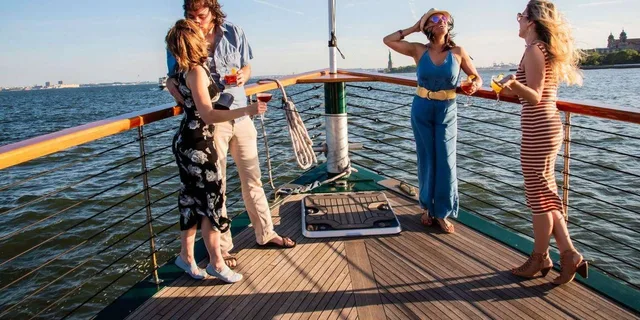 New York City Evening Jazz Yacht Cruise - Image 3