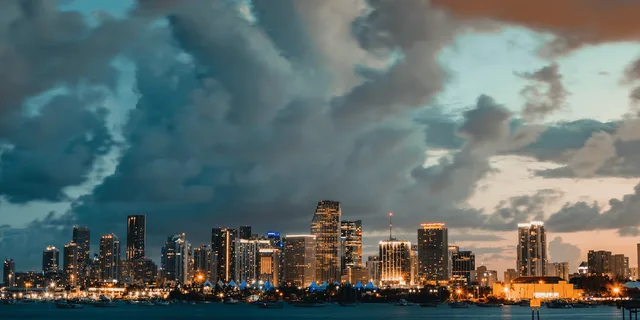 Miami Private Airplane Tour with Champagne 50 min - Image 4