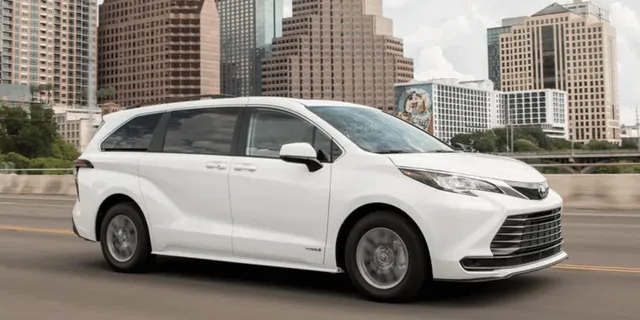 Oakland Private Airport Transfer - Image 1