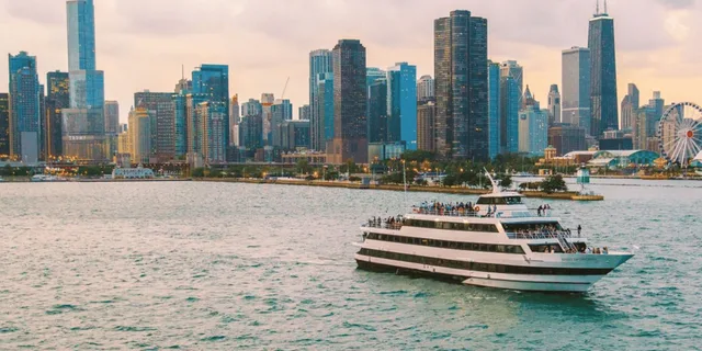 Chicago Lake Michigan Dinner Cruise - Image 5