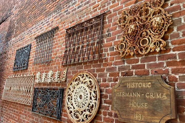 New Orleans Walking Tour of Women in History 1 hr - Image 2