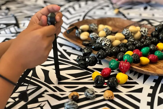 Maui Kukui Nut Bracelet Workshop - Image 3