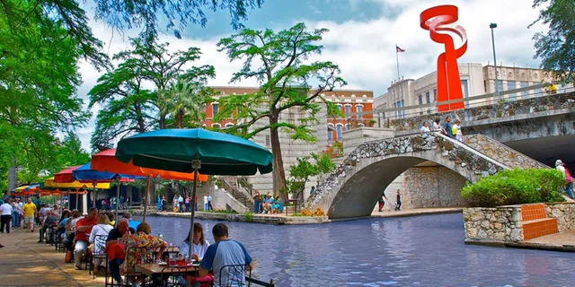San Antonio Night Driving Tour with River Walk Cruise - Image 6