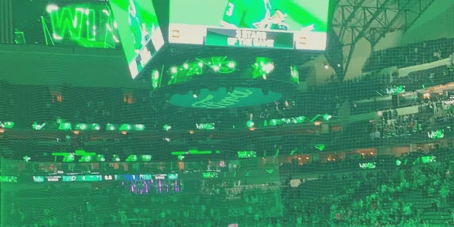 Dallas Ice Hockey Game at American Airlines Center - Image 6