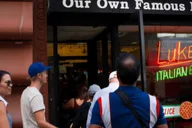 Chicago Loop Food Tour: Pizza, Dogs & Local Flavor 2 hr thumbnail 6