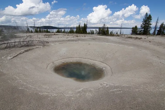 Yellowstone Audio Tour West Thumb Basin - Image 4