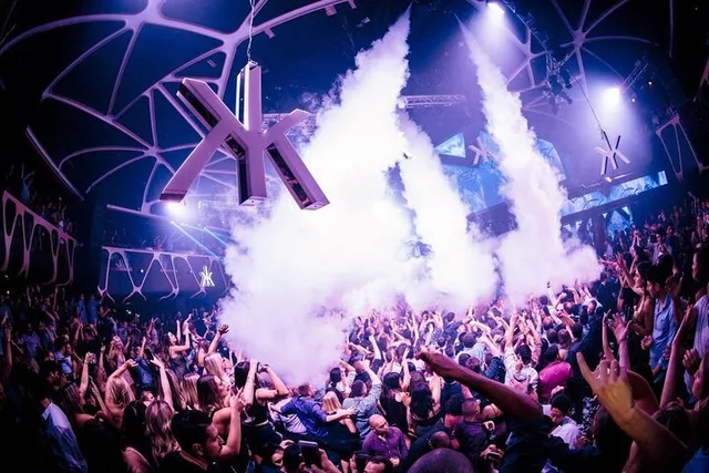 Las Vegas Nightclub Tour with Party Bus - Image 6
