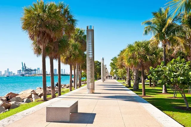 Miami Beach Art Deco & Hidden Gems Bike Tour - Image 4