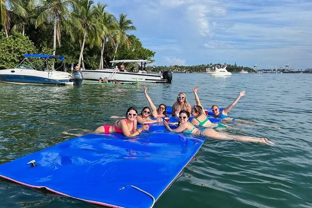 Miami Yacht Tour with Captain and Party - Image 3