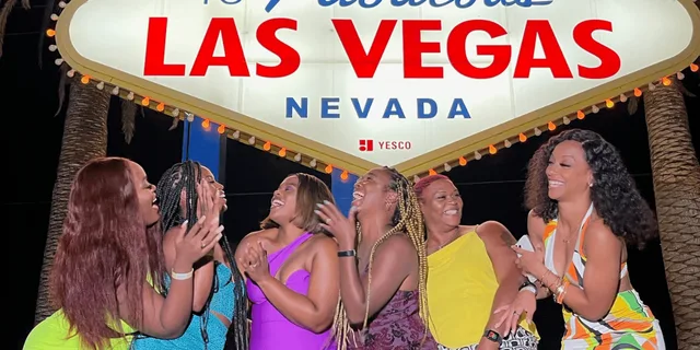 Las Vegas Party Bus Tour with Champagne Toast - Image 6