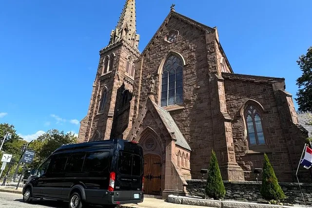 Newport Scenic Van Tour of Mansions 90 Min - Image 2