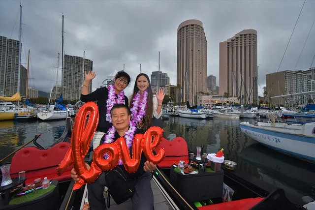 Waikiki Gondola Cruise with Lei and Refreshments 2 hr - Image 2